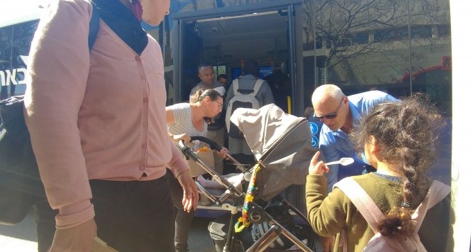 קו 9, בתחנה של הדואר המרכזי ולא בשעות העומס (צילום: דני בלר)