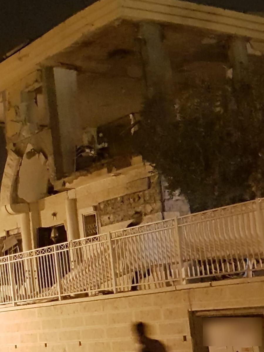 הנזק לבית (צילום סלולרי)