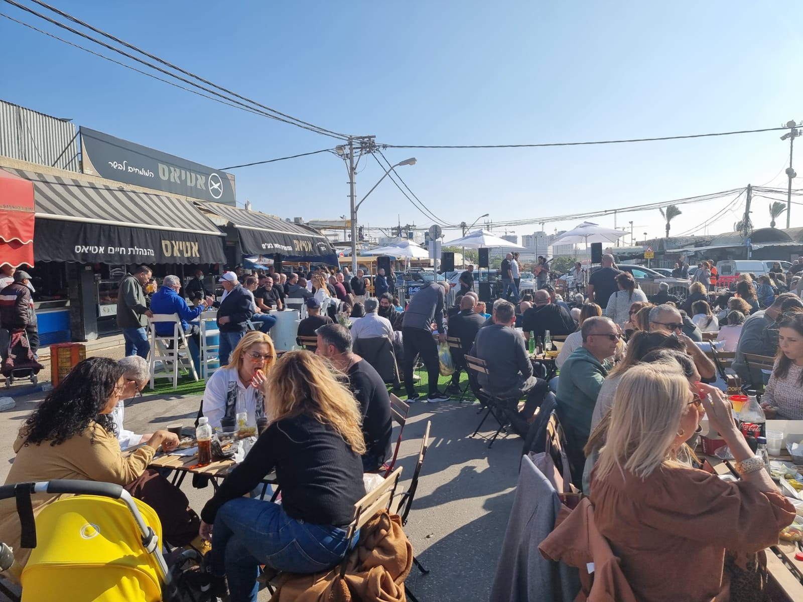 קהל גדול הגיע להנות מאירועי שישי בשוק העירוני (צילום: קובי סהר)