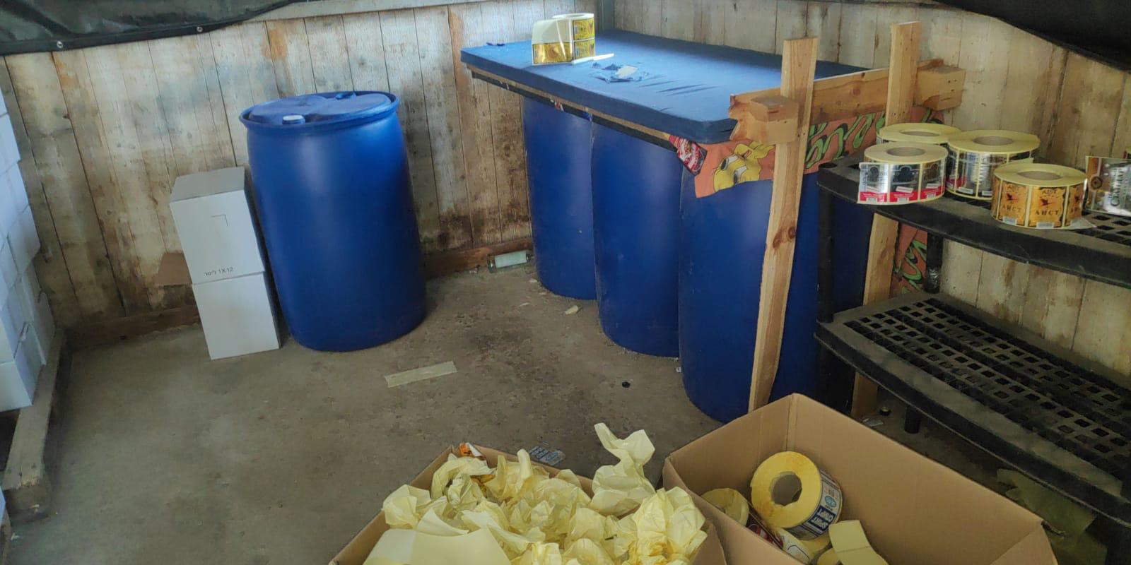 המעבדה בקריית עקרון (צילום: דוברות המשטרה)