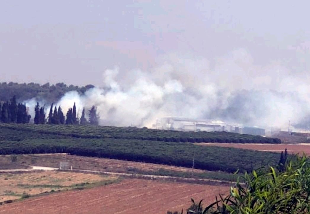 הדליקה ליד קיבוץ יד מרדכי, הבוקר (צילום שהועבר בוואצאפ)