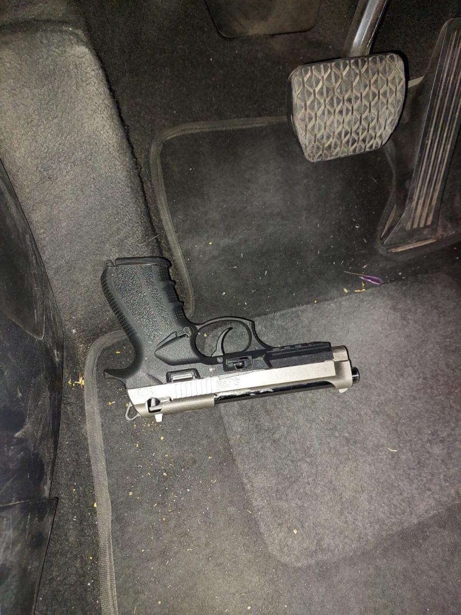 האקדח השני (צילום: משטרת ישראל)