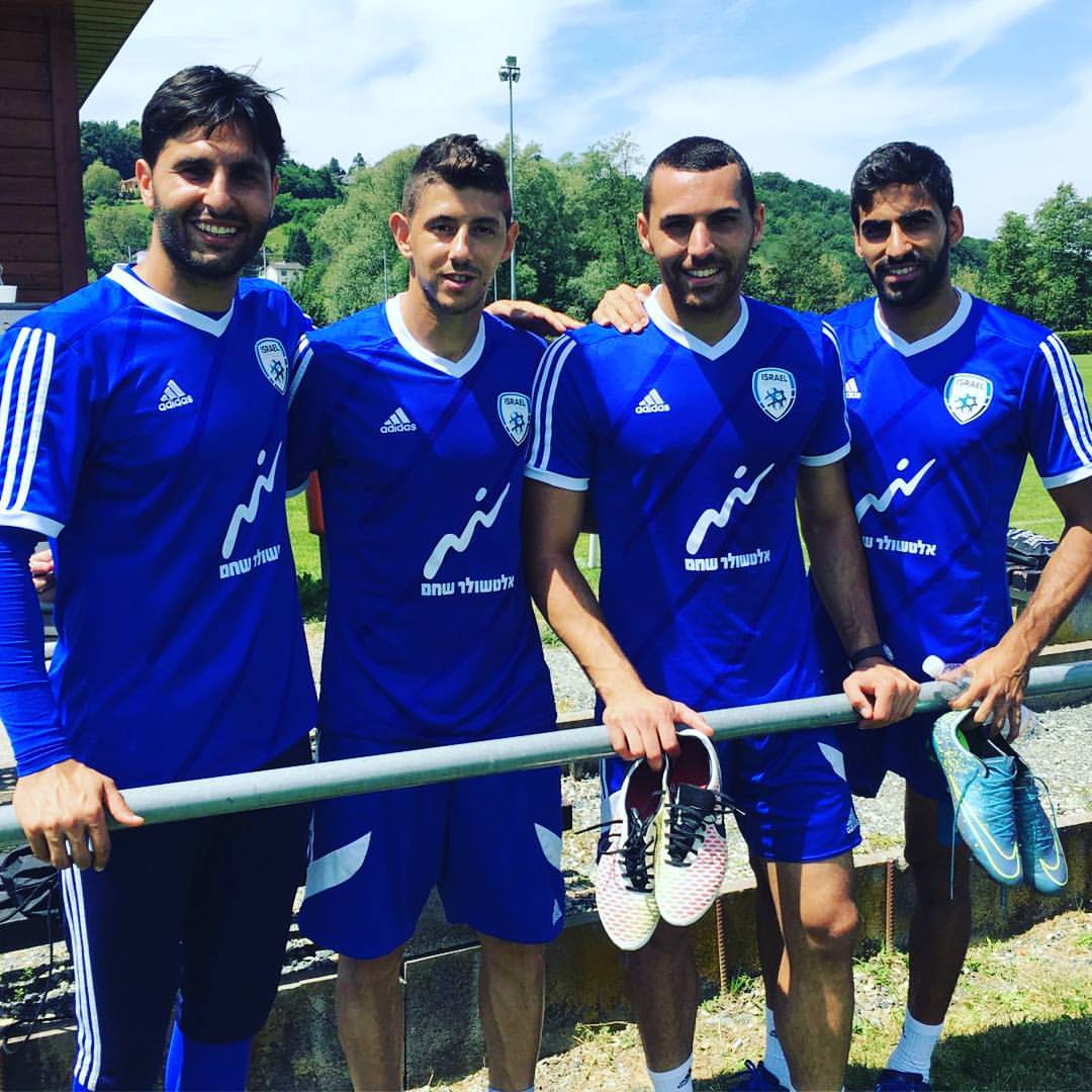 שיר בנבחרת, בסוף חודש מאי יחד עם חבריו לקבוצה [נכון לאותה תקופה] (צילום מסך- דף פייסבוק שיר צדק)