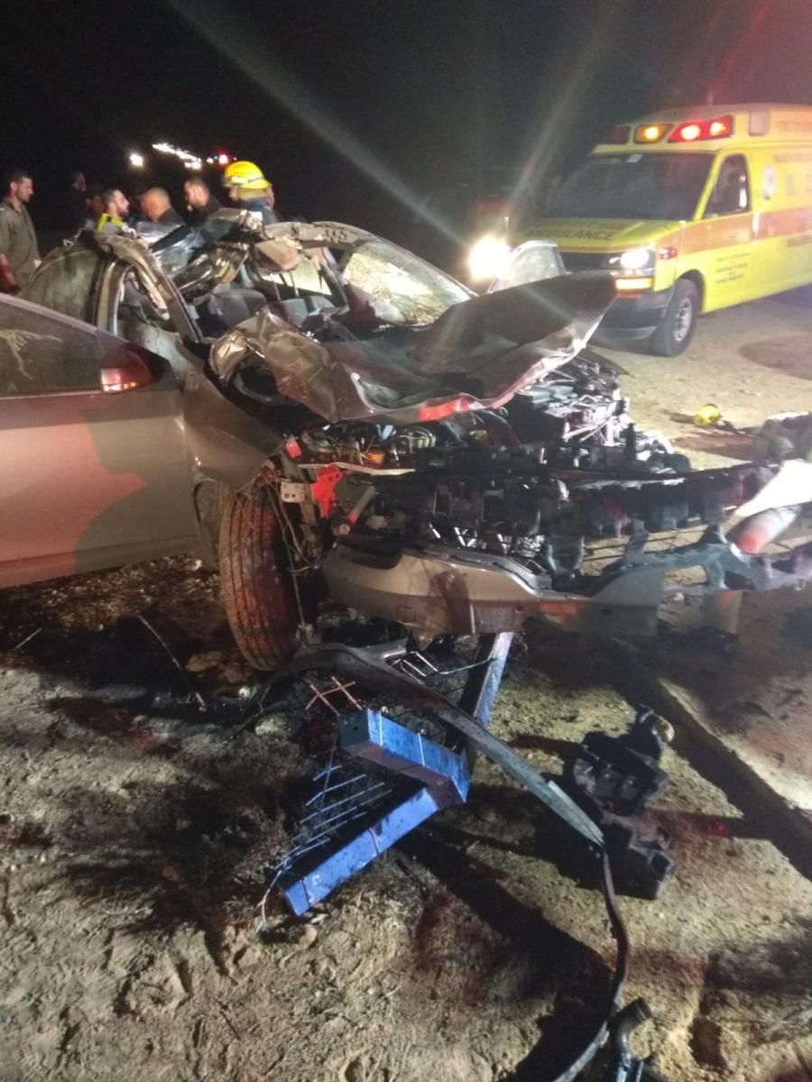 זירת התאונה בכביש 40, כוחות ההצלה במקום (צילום: דוברות כיבוי והצלה דרום)