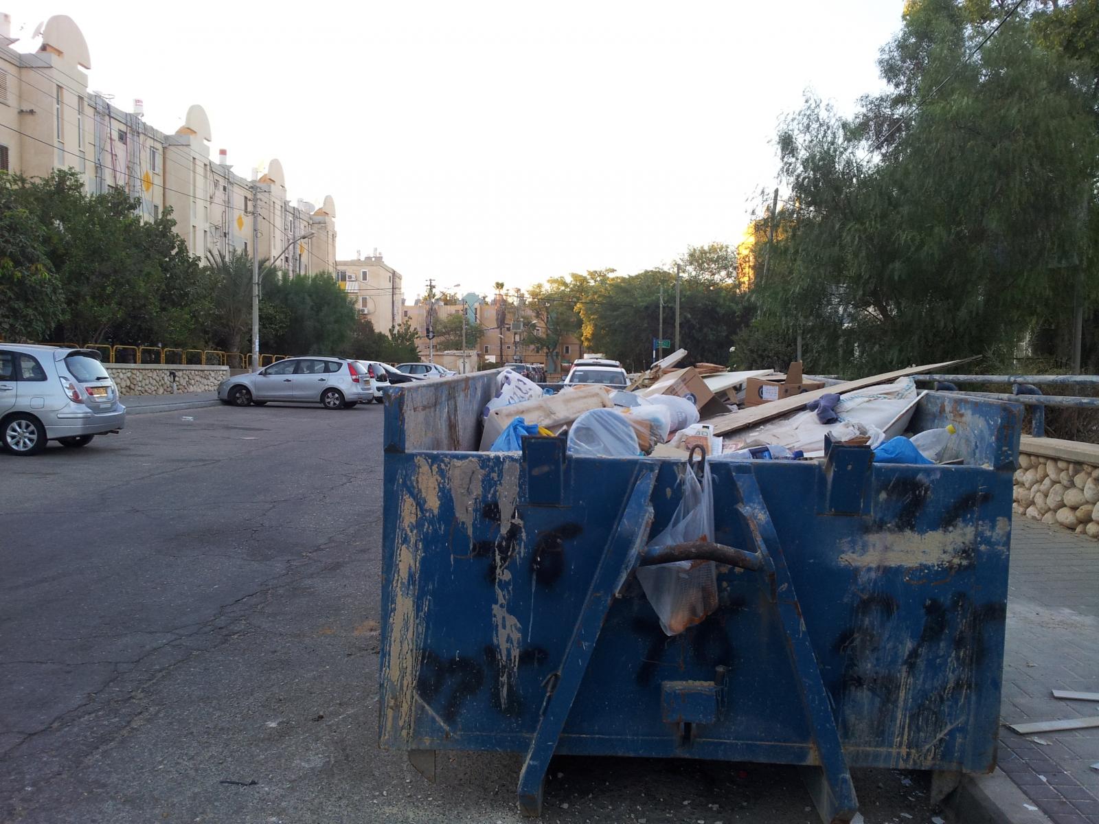 שכונה ג'. בתים ישנים וסביבה המשוועים לשיפוץ וטיפוח (צילום: דני בלר)