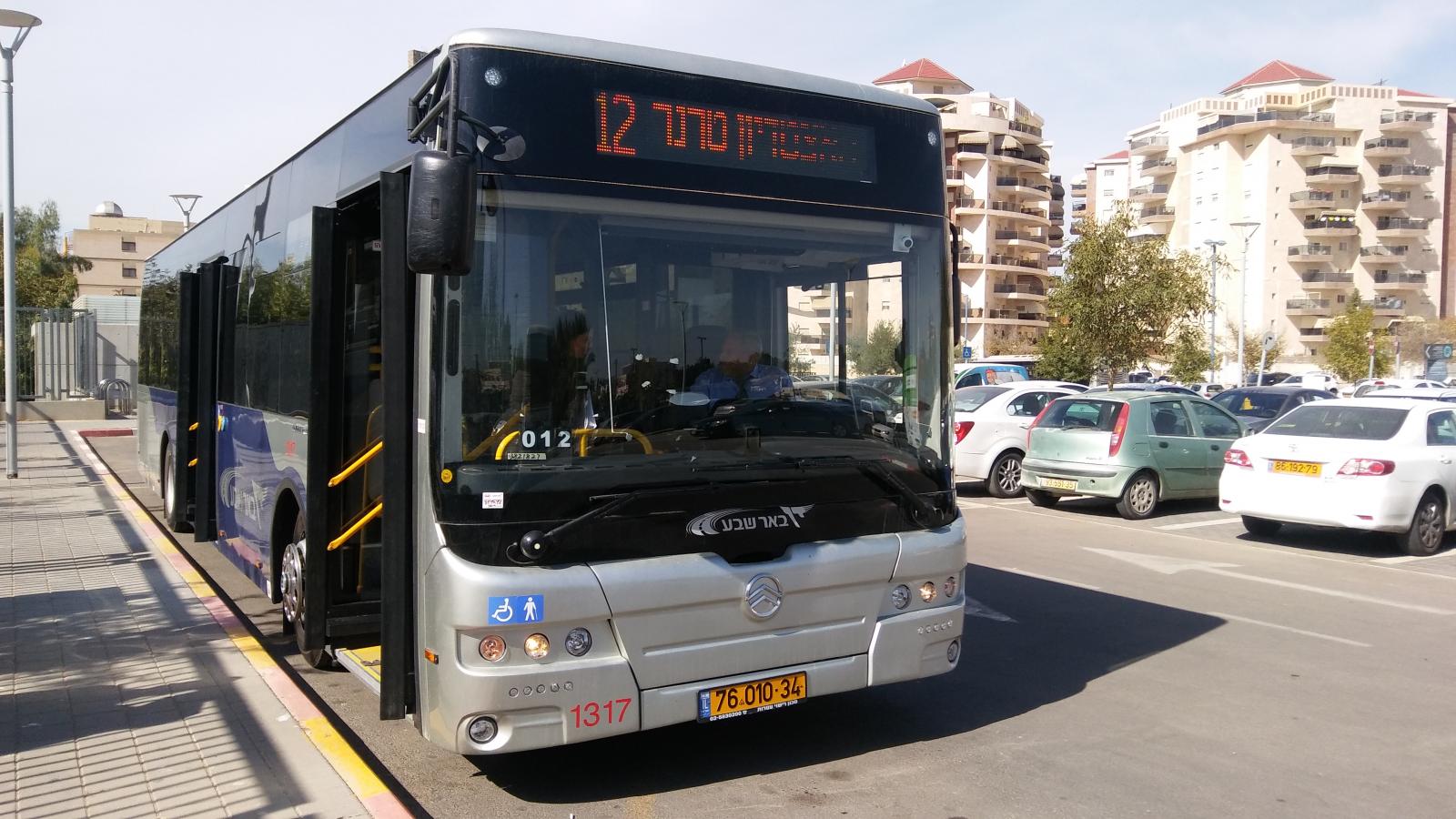 אוטובוס חדיש שייכנס לשירות בסוף החודש (צילום: דני בלר)