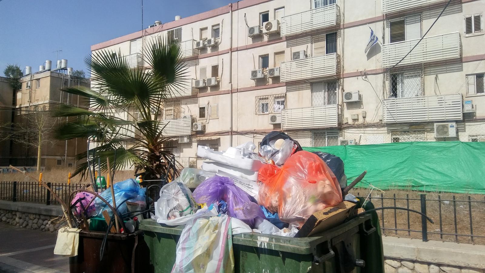 דירות ברחוב רוטנברג. המחיר למטר הופך את הפינוי-בינוי ללא כדאי כלכלית (צילום: דני בלר)