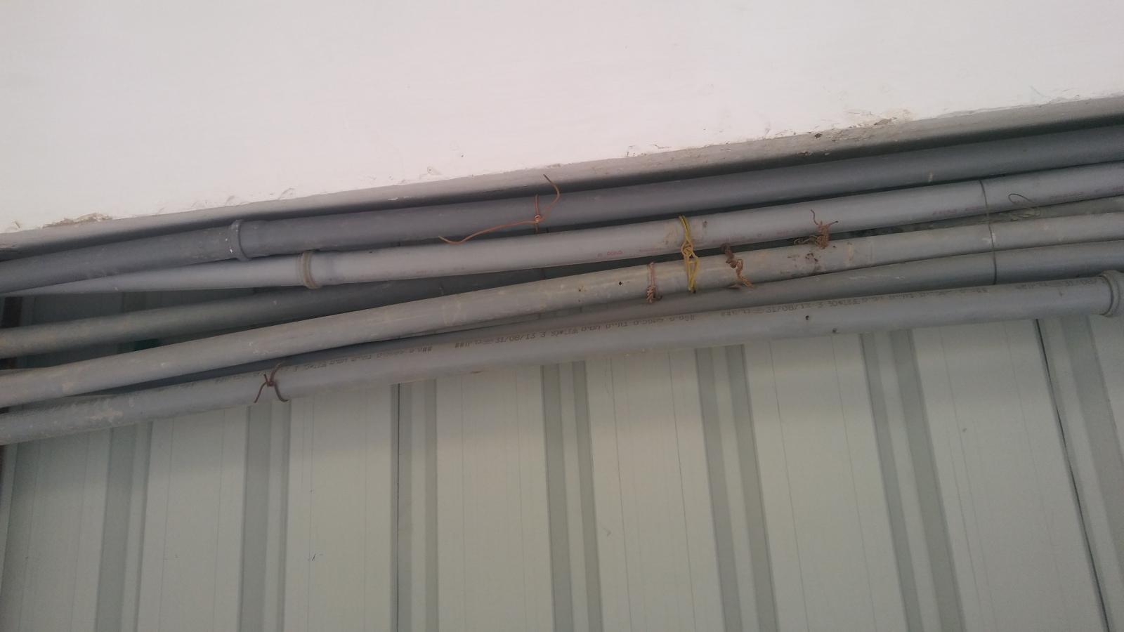 למה להתאמץ? אפשר להניח תשתיות ביוב איפה שבא (צילום ארכיון: דני בלר)