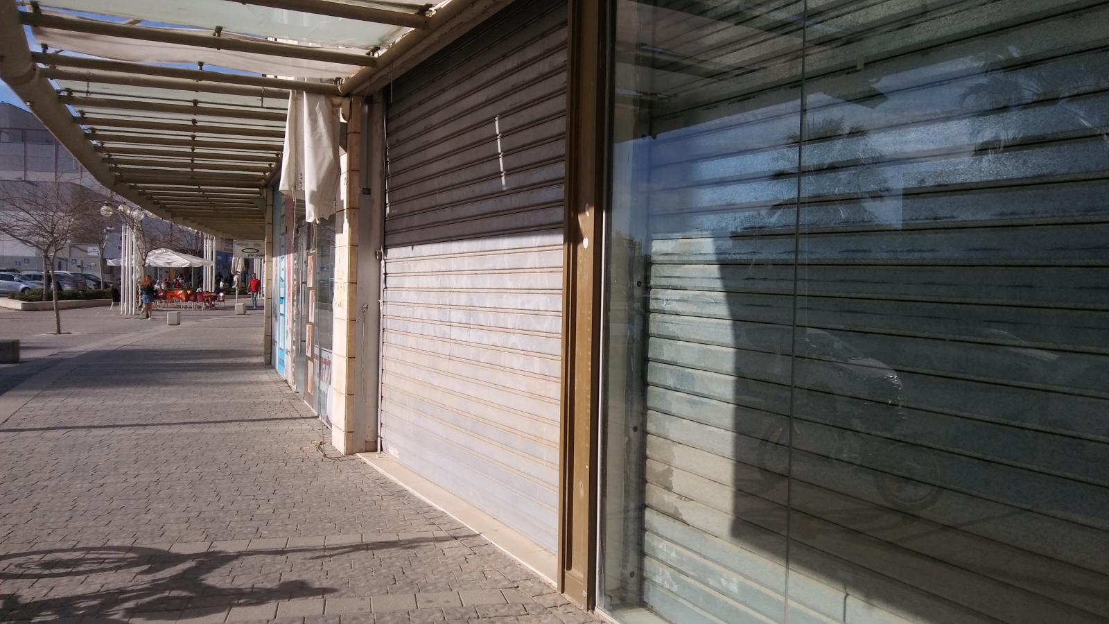 עסקים סגורים ברסקו סיטי. התופעה הגיעה גם למתחם התוסס (צילום: דני בלר)