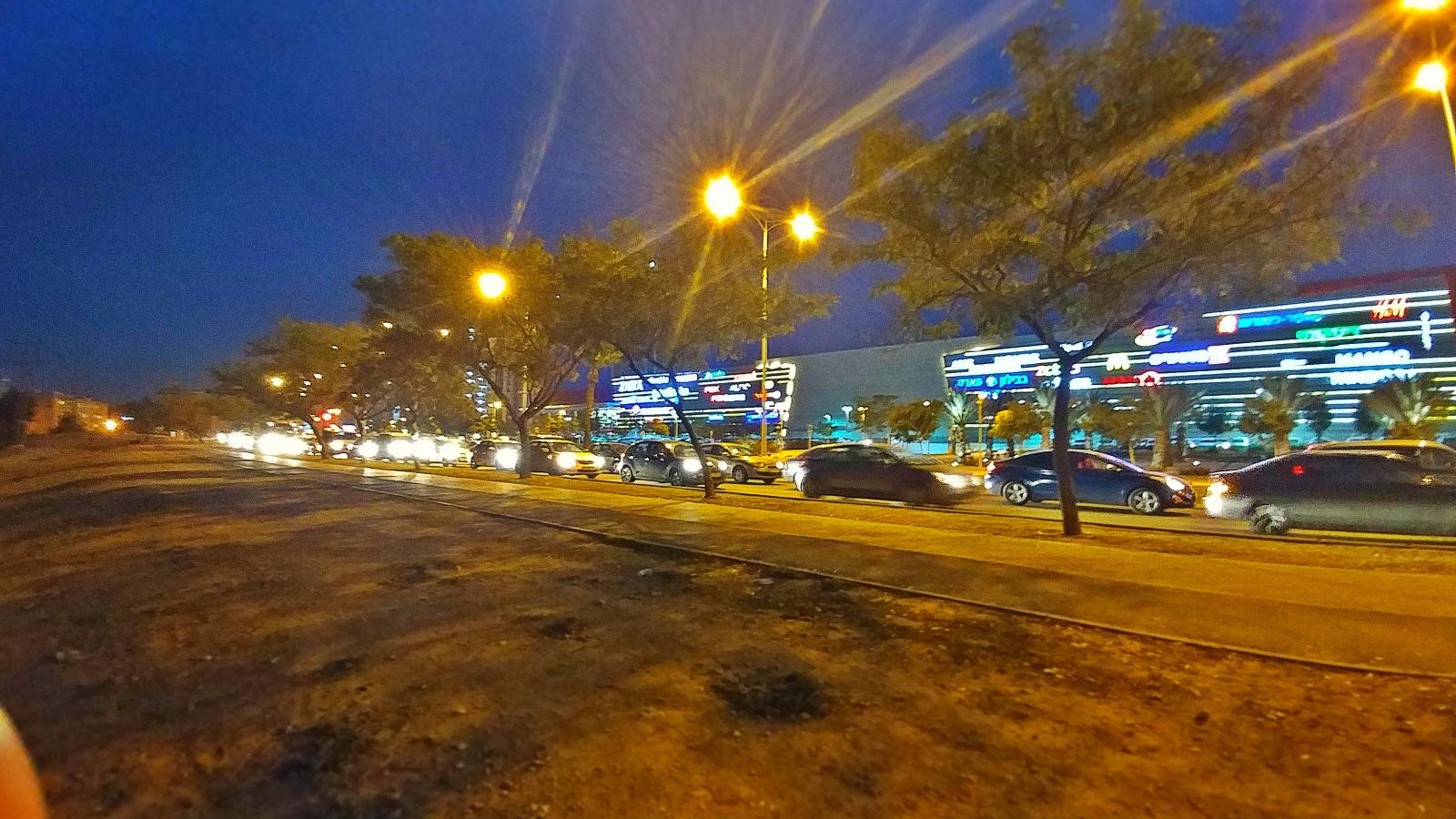 הפקק שמשתרך מדי יום בשד' טוביהו. בניה צפופה זה טוב? (צילום: דני בלר)