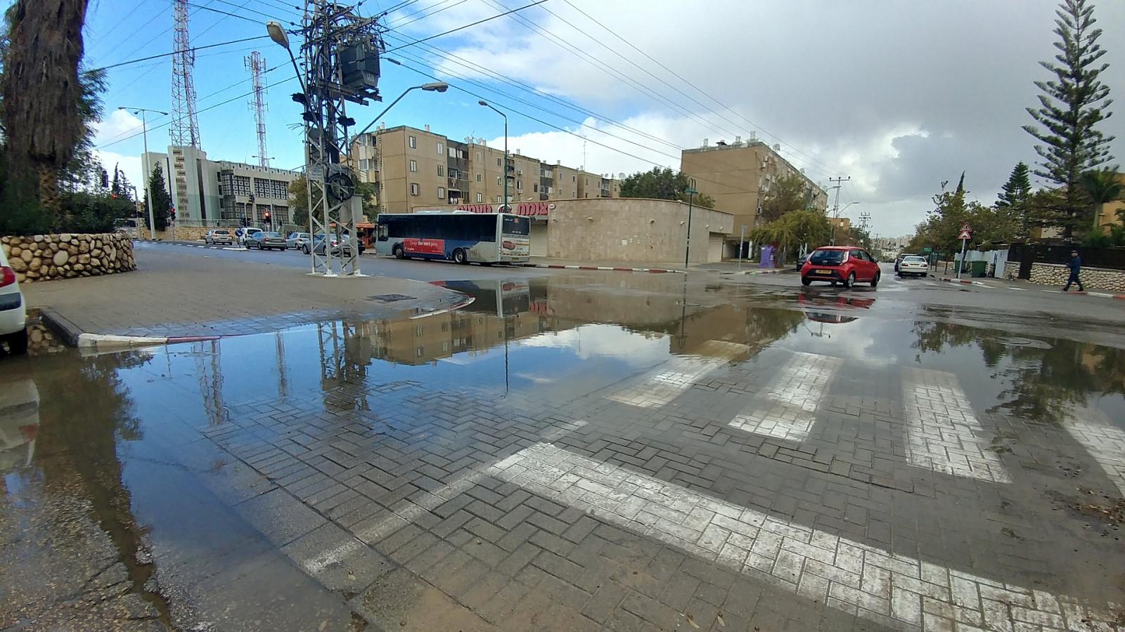 למרות עבודות לחידוש תשתיות הניקוז, יש רחובות בהן ההצפות חזרו (צילום: דני בלר)