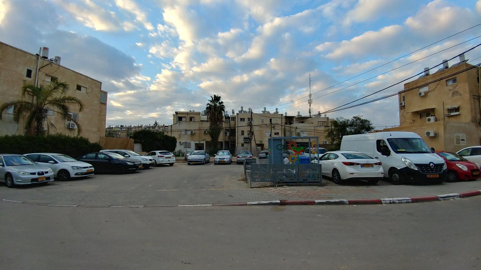 החניה התאפשרה רק ברחבות (צילום: דני בלר)