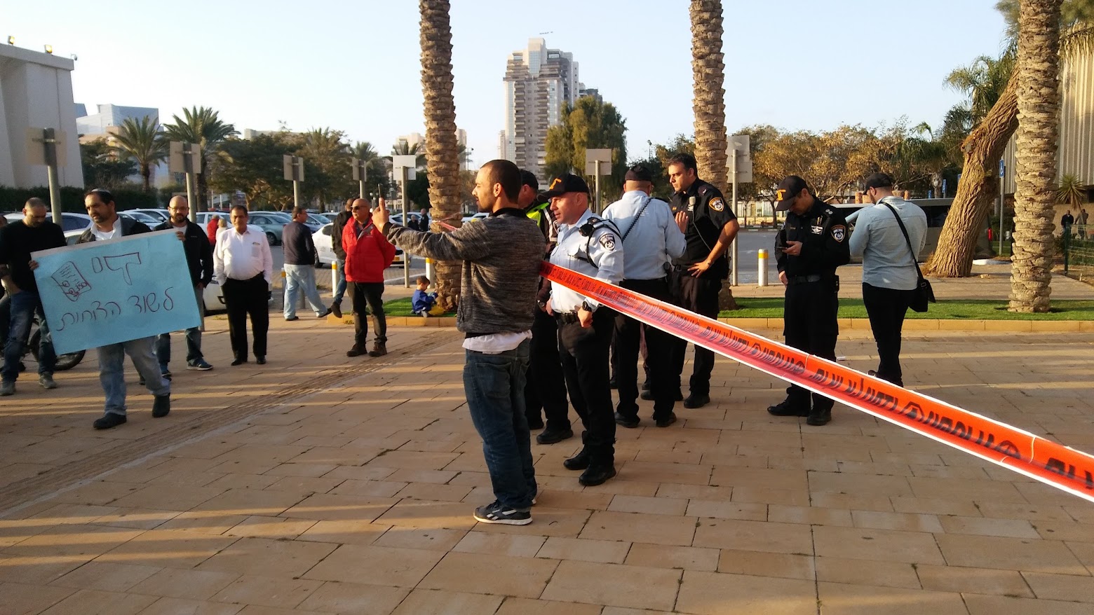 מאבק נהגי המוניות: פברואר 2018, מול העירייה (צילום: דני בלר)