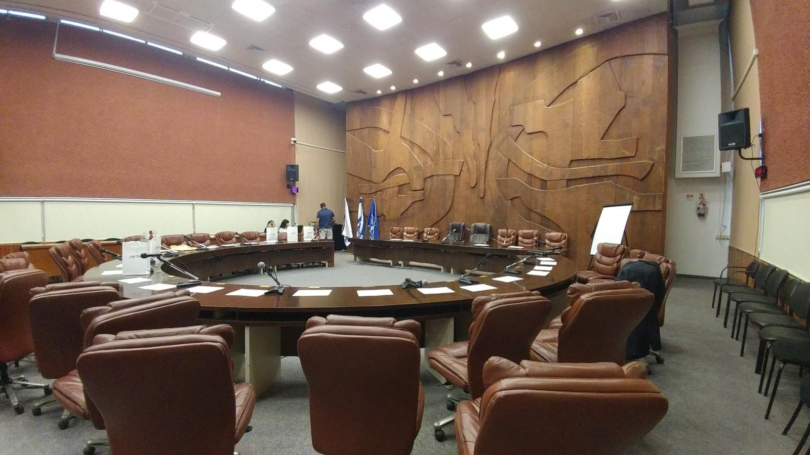 מועצת העיר הריקה (צילום: דני בלר)