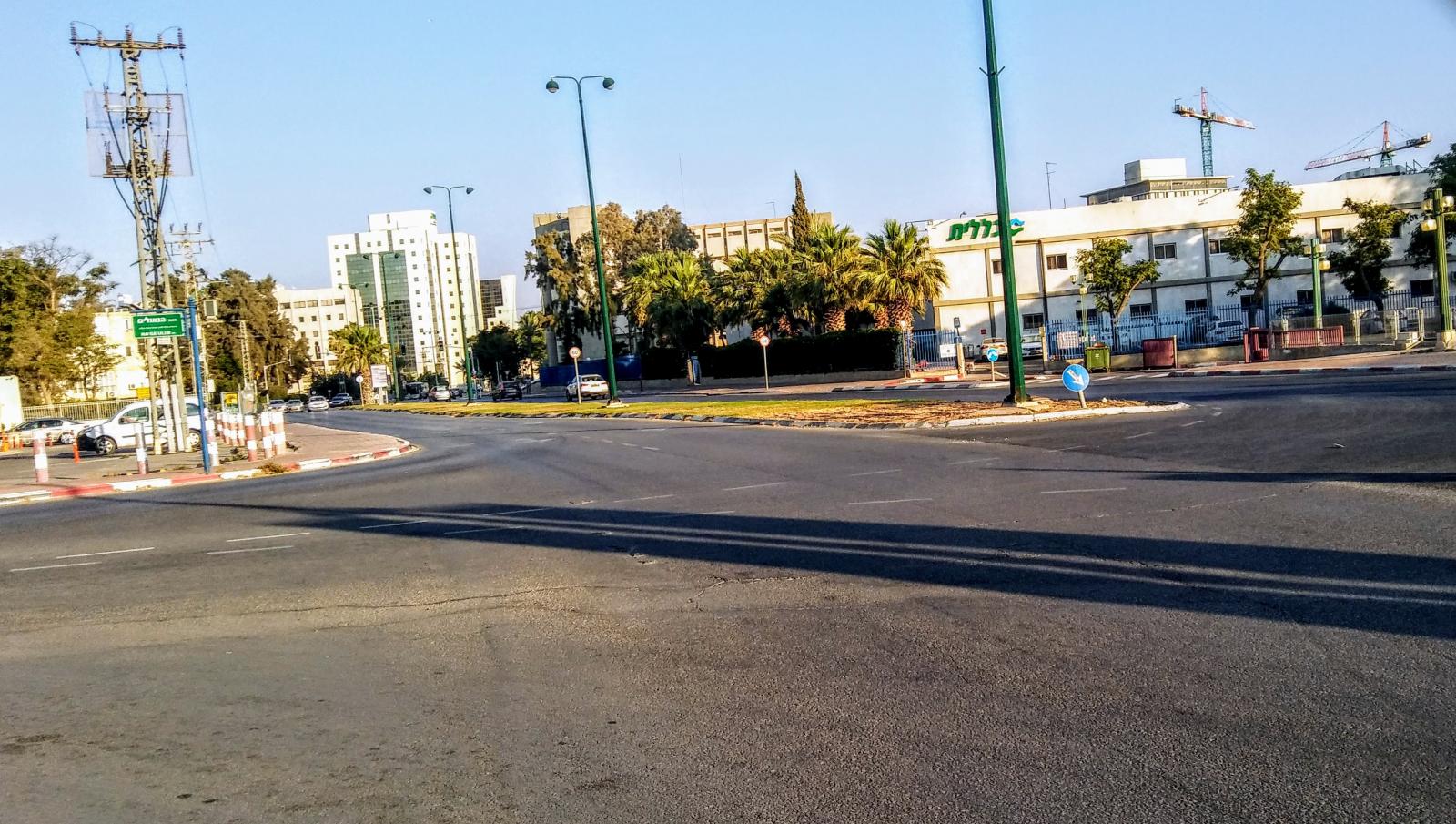 רח' שז''ר נטוש לגמרי. ביום ללא מונדיאל הוא פקוק (צילום: דני בלר)