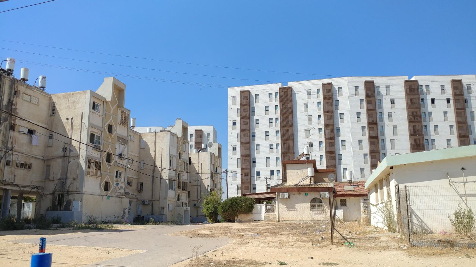 תלוש מהמציאות: בניין להשקעה בלב השכונה המתפוררת: רחוב זיסו (צילום: דני בלר)