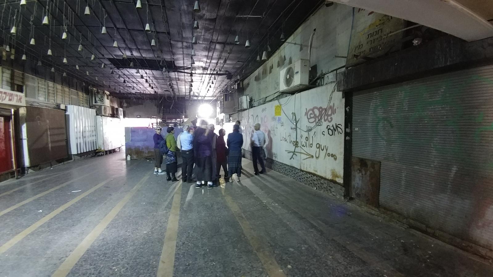 מתחם עסקים נטוש מזה שנים בעיר העתיקה (צילום: דני בלר)