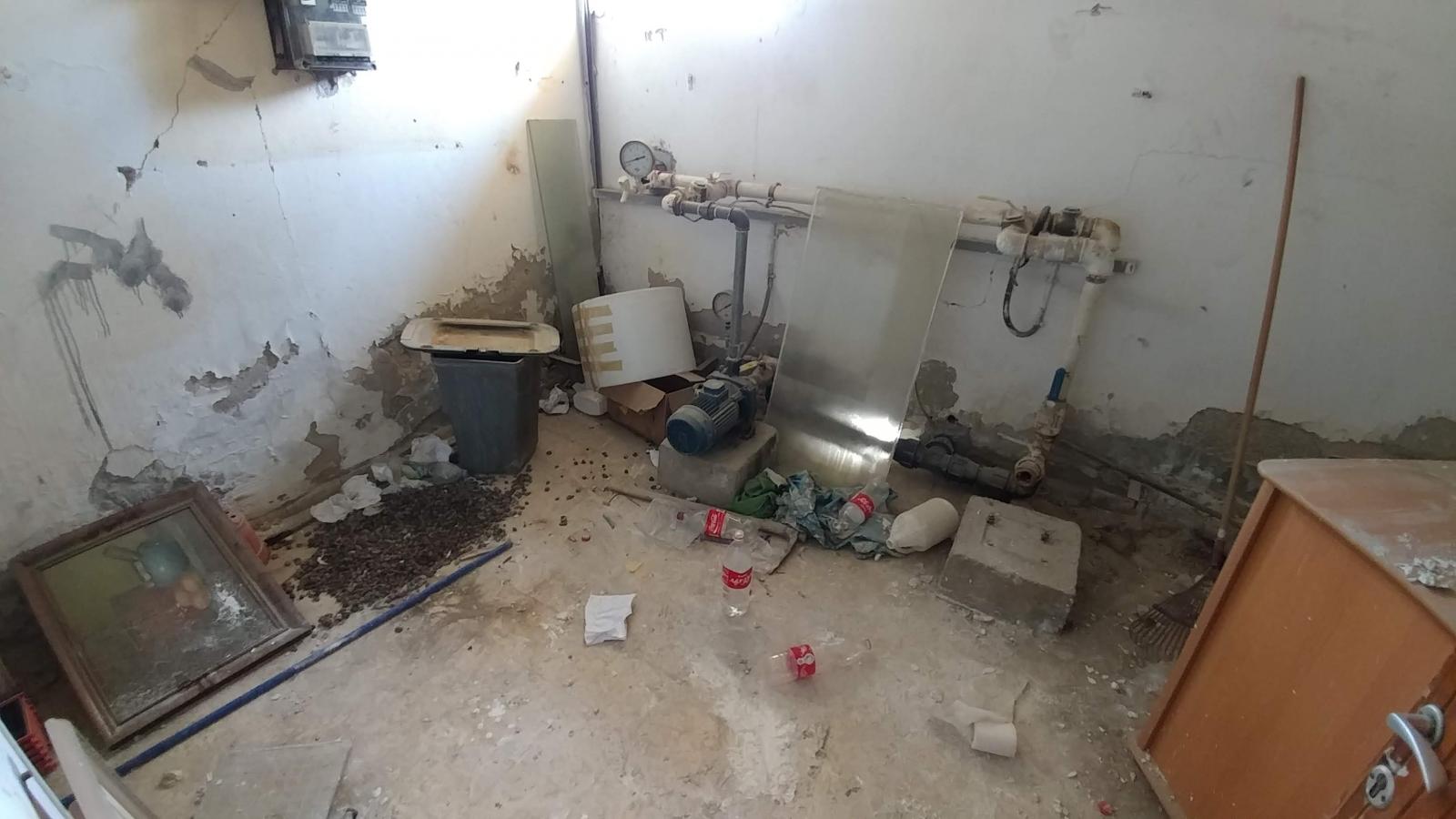 תשתיות הבניין הפכו יעד לגנבים (צילום: דני בלר)