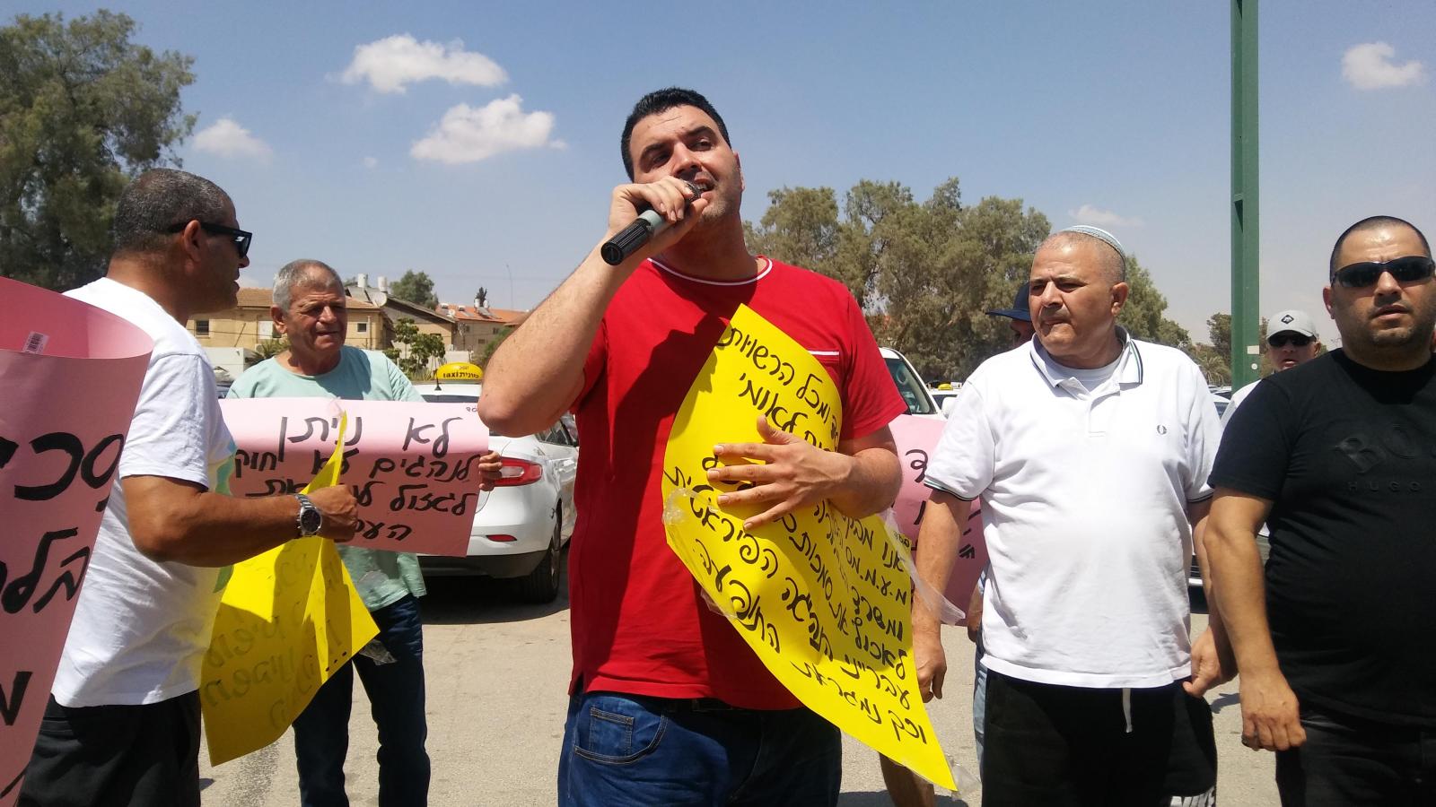 זועקים מול הרשויות - ואין עונה (צילום: דני בלר)