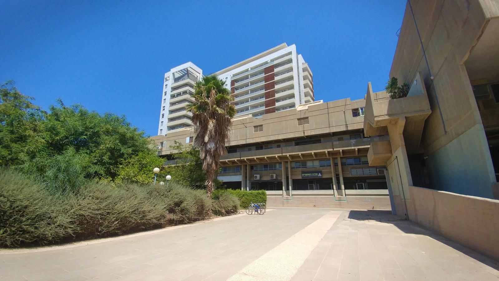 חלקו האחורי של מרכז הנגב (צילום: דני בלר)