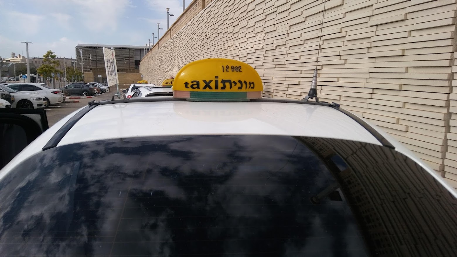 מוניות בבאר שבע (צילום: דני בלר)