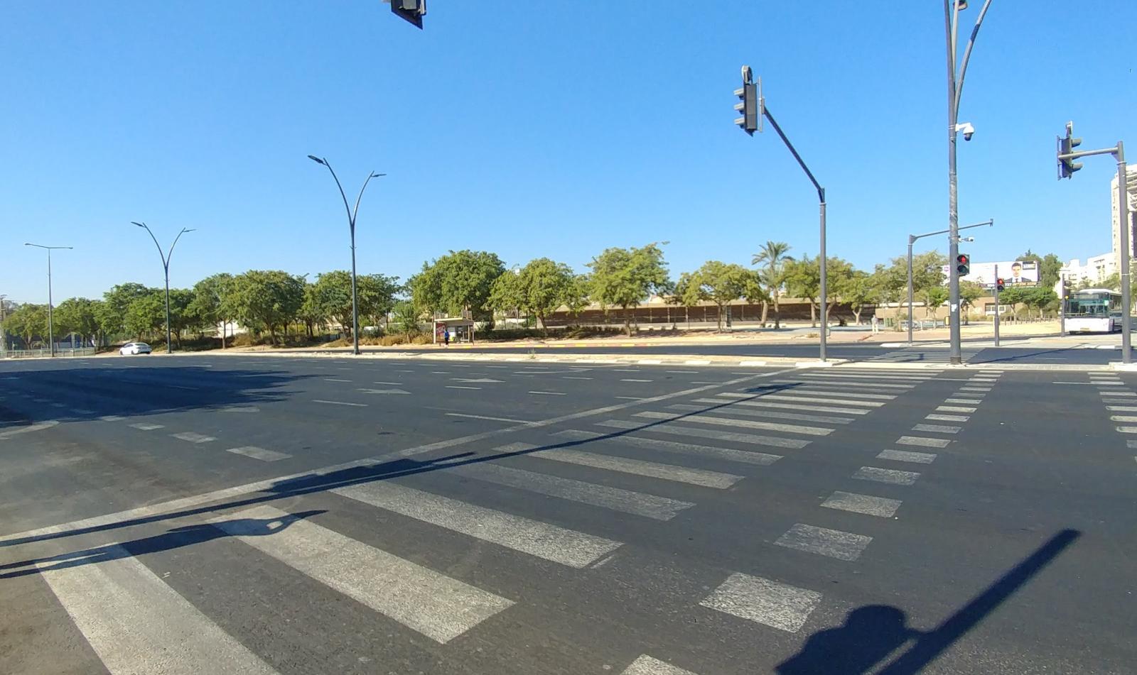 שדרות רגר, רחובה המרכזי העמוס של באר שבע - בסגר האחרון: ריק מכלי רכב בשעות השיא (צילום: דני בלר)