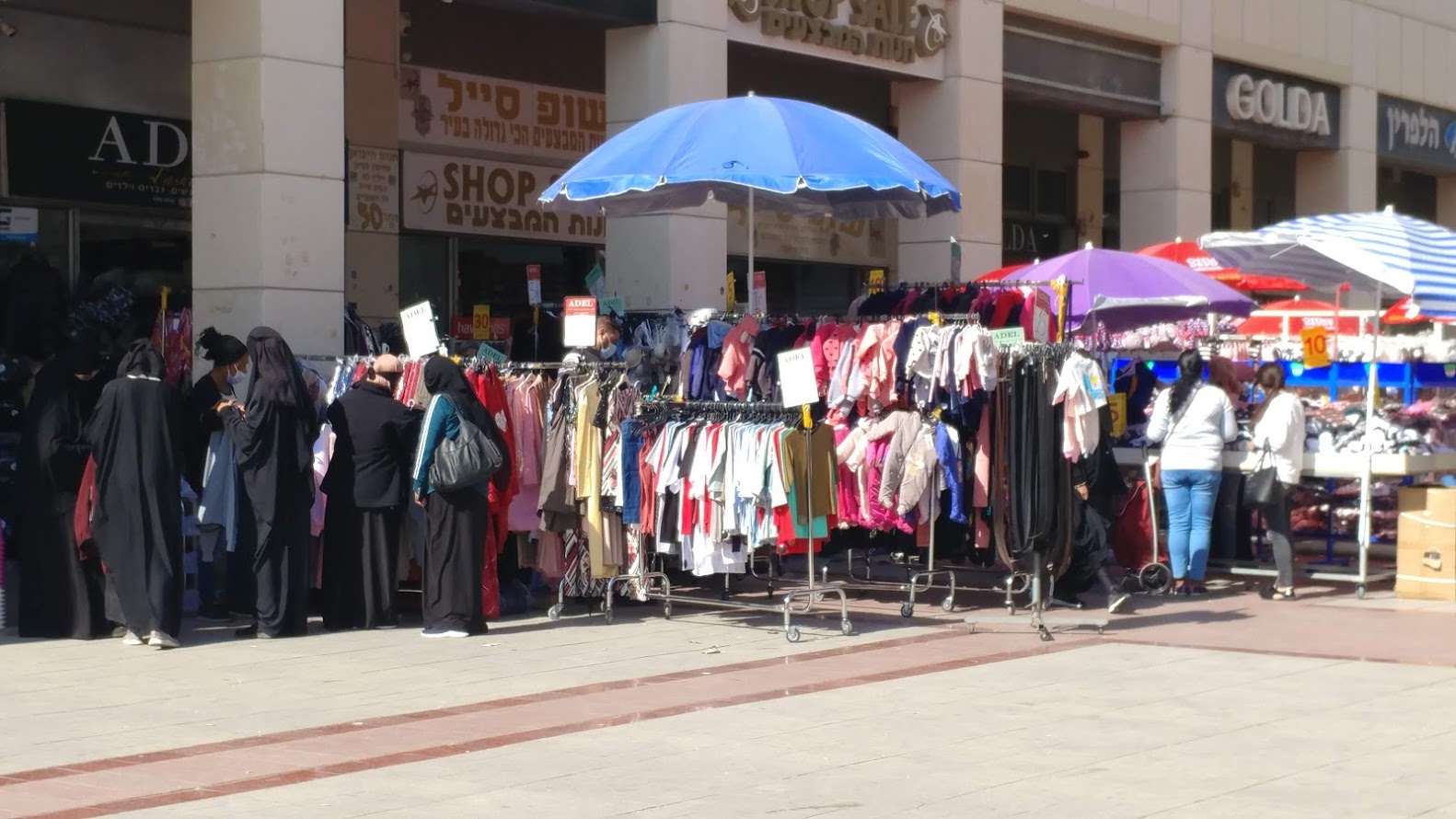 בבאר שבע ממהרים להצטייד לפני הסגר השלישי (צילום: דני בלר)