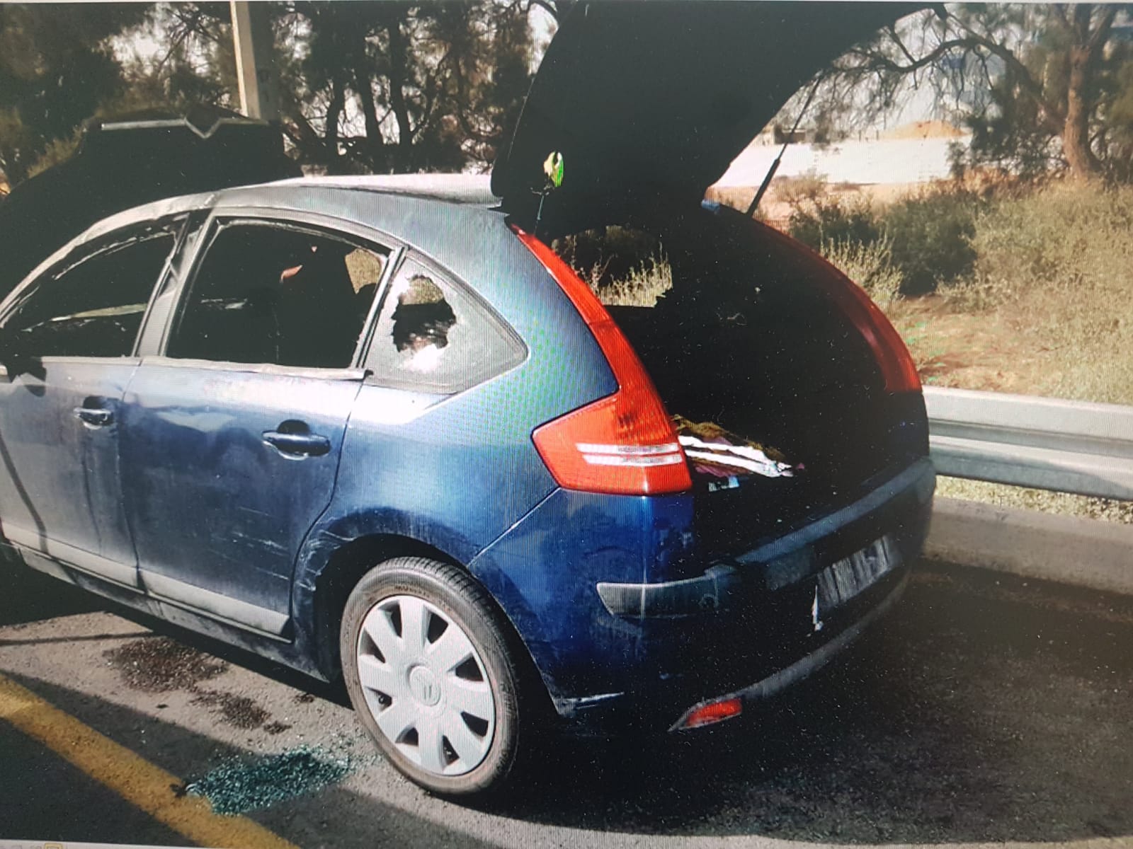 הרכב השרוף (צילום: דוברות המשטרה)