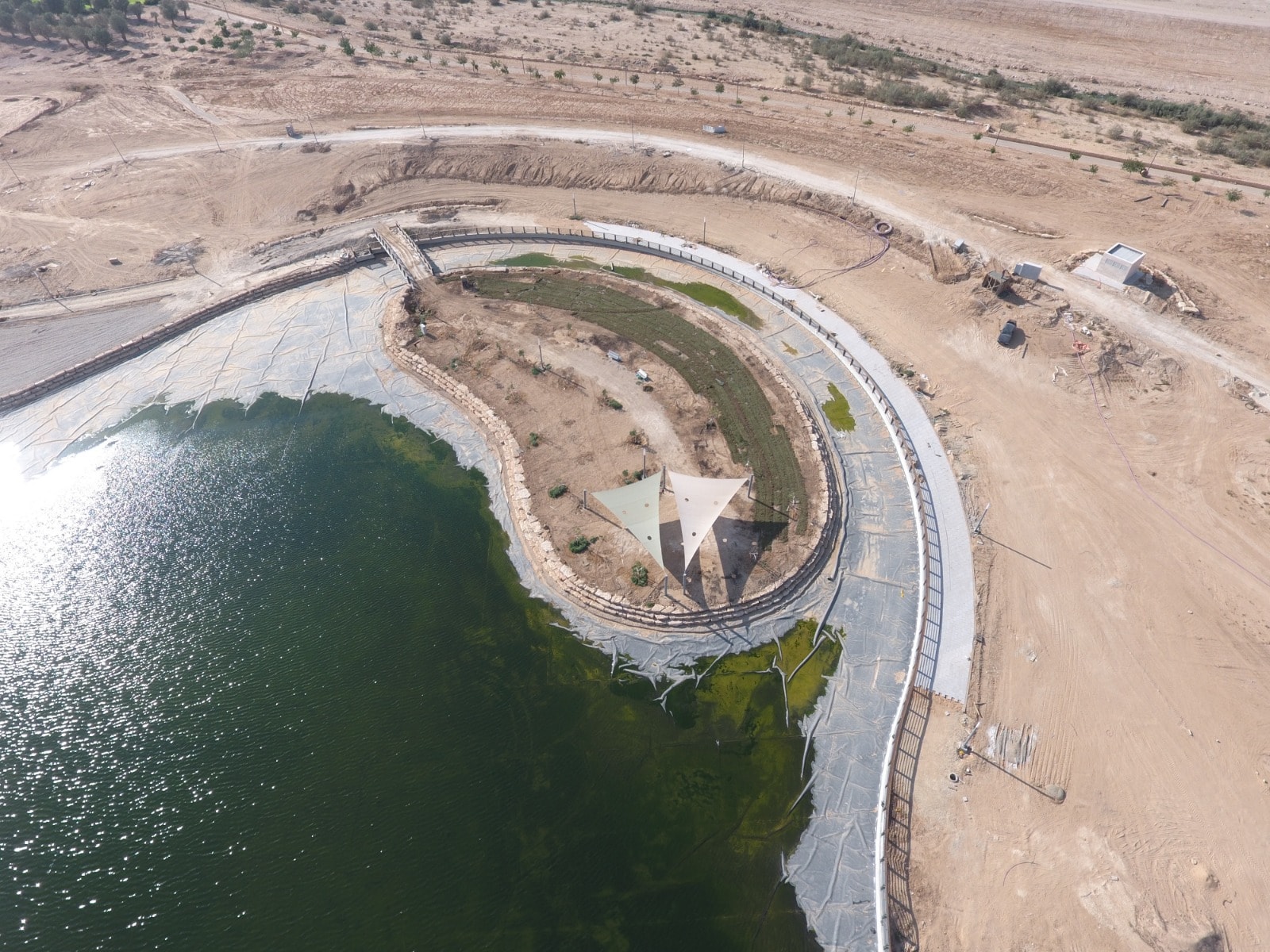 הזרמת מי קולחין מושבים לאגם המלאכותי (צילום: פייסבוק החברה הכלכלית)