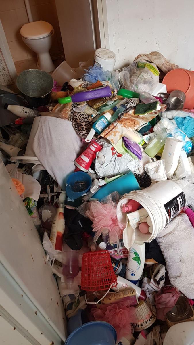 ביתו של ניסן. הוא כבר לא יכול לטפל בענייניו (צילום: ציפורה חלפון)