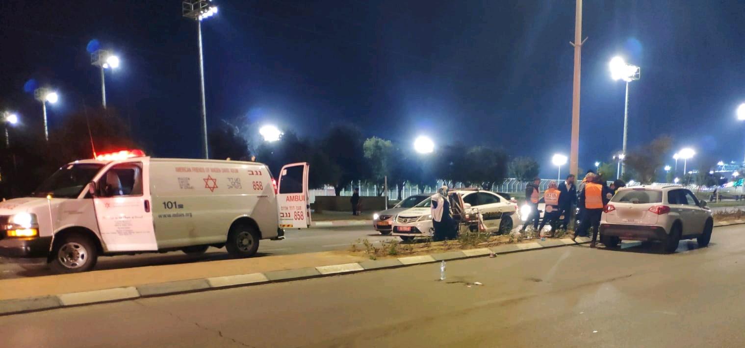 רחוב האצ''ל: צוותים מטפלים בזירת האירוע (צילום: תיעוד מבצעי מד''א)