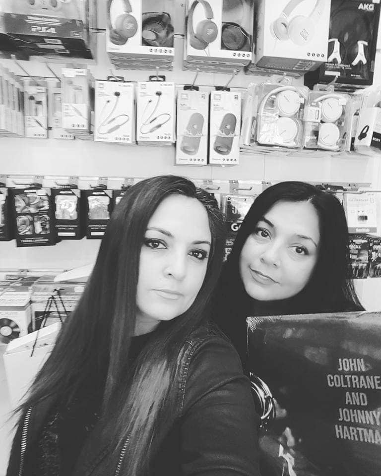 יסמין (משמאל) ואחותה מאיה. עצב גדול