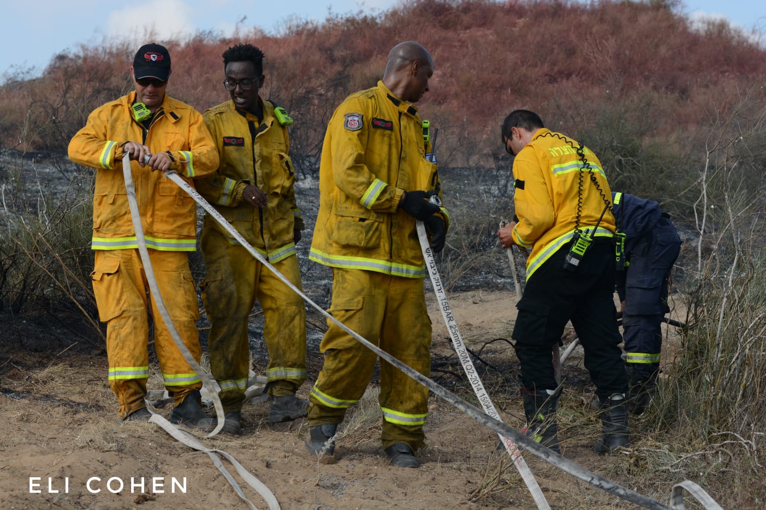 כוחות כיבוי בזירת האירוע (צילום: אלי כהן, דוברות כיבוי והצלה)