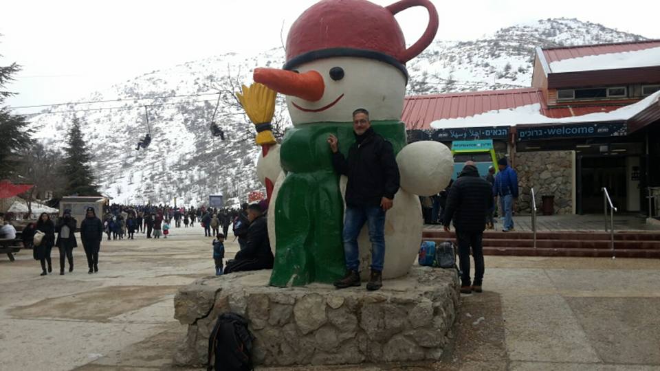 בלי איש שלג אי אפשר: עודד פשה ליד סמל אתר החרמון