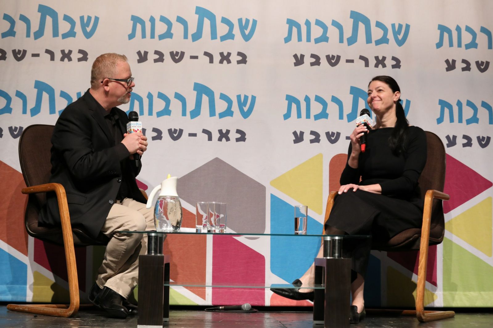 ח''כ מירב מיכאלי, עם המראיין, רועי כץ (צילום: דוברות עיריית באר שבע)