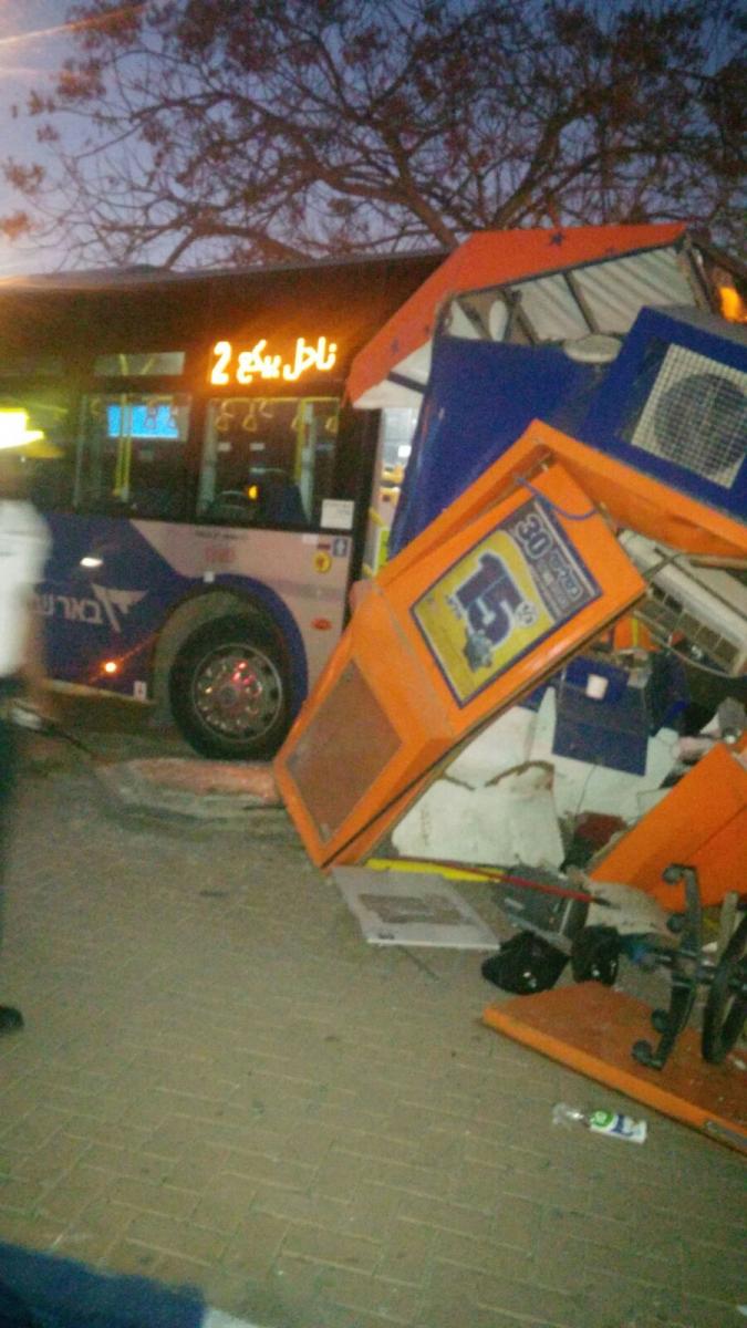 הדוכן ההרוס (צילום וואצאפ)