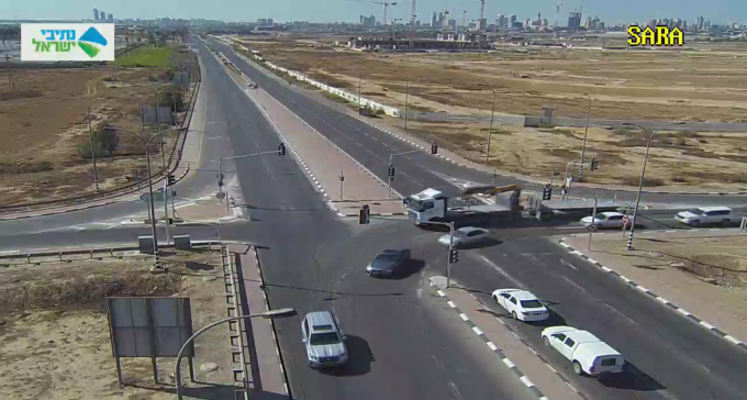 משאיות וכלי רכב נוסעות בכיפור בב''ש (צילום: מצלמות הכביש של נתיבי ישראל)