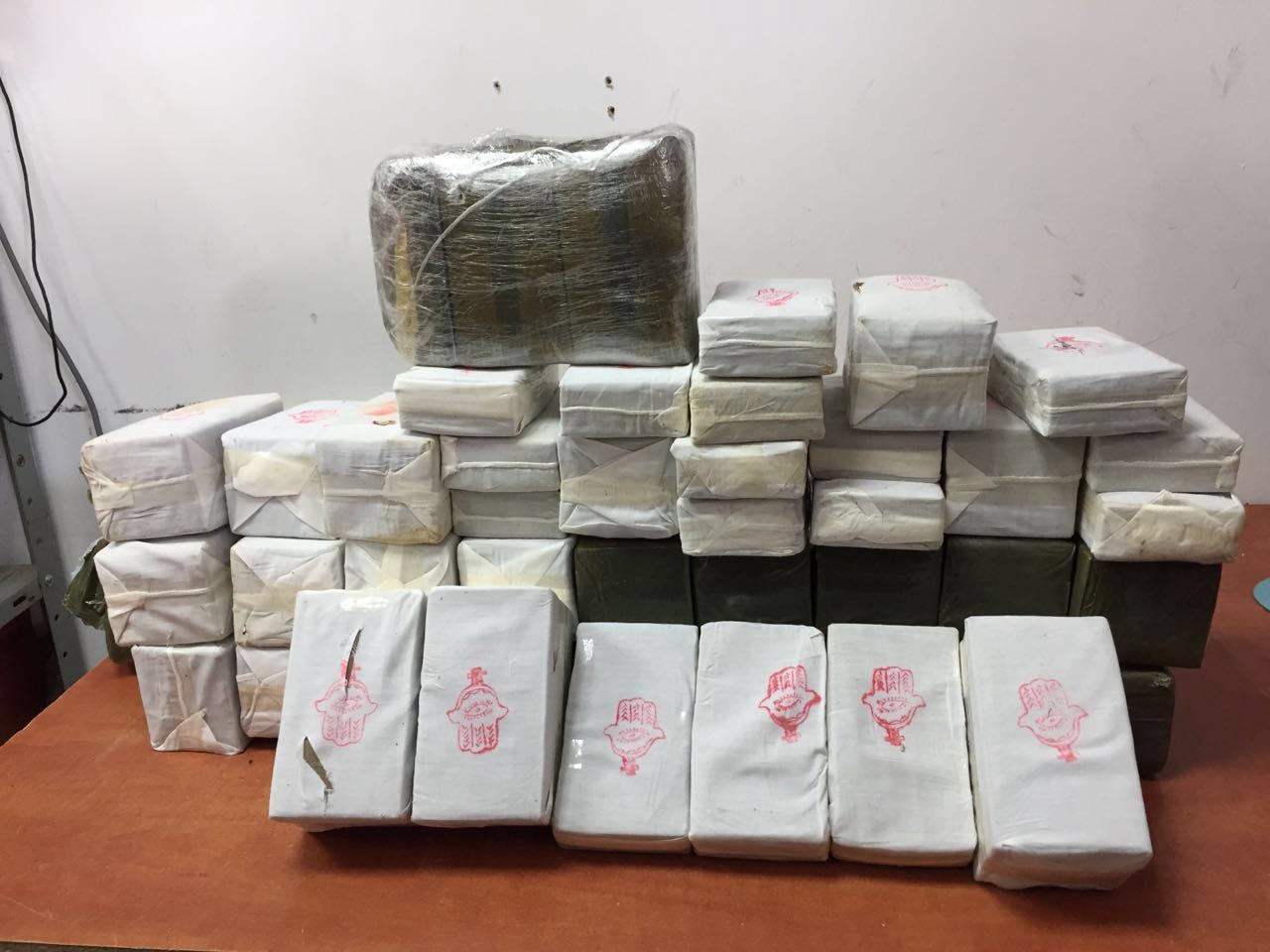 גראס שנתפס בגבול. המשטרה התלבשה על סוחרי הסמים (צילום: דוברות המשטרה)