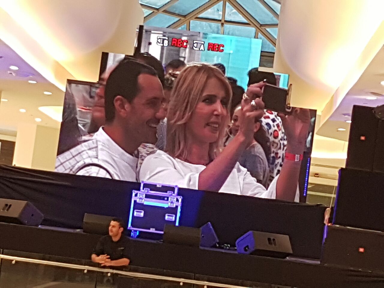 מסך לא מלבני- לראשונה בישראל! איתן ביטון יחד עם לימור לרבוני גלעדי 