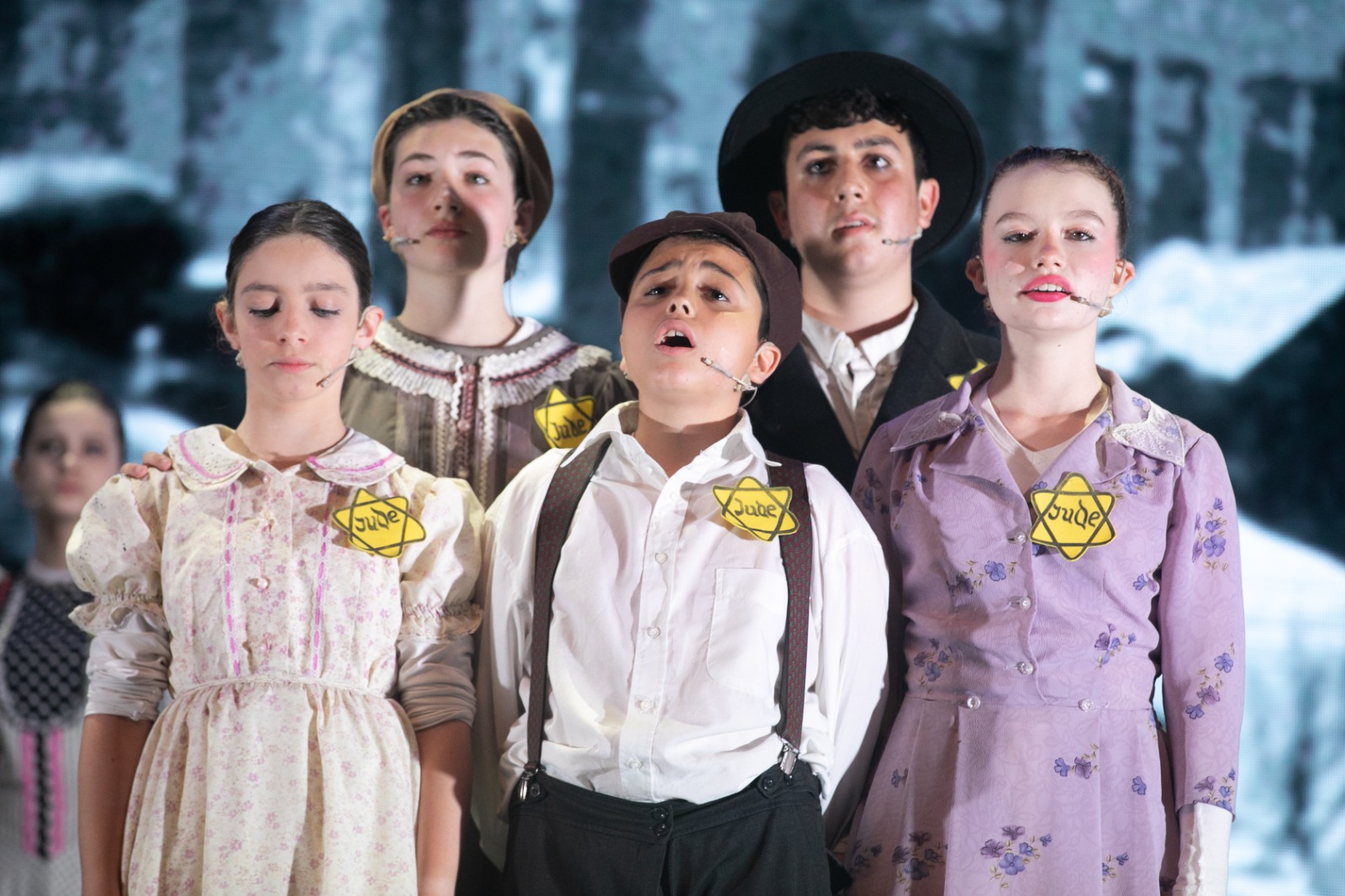 ''היינו שם'', המסכת שהוכנה על ידי תלמידי מקיף ג' (צילום: עיריית באר שבע)