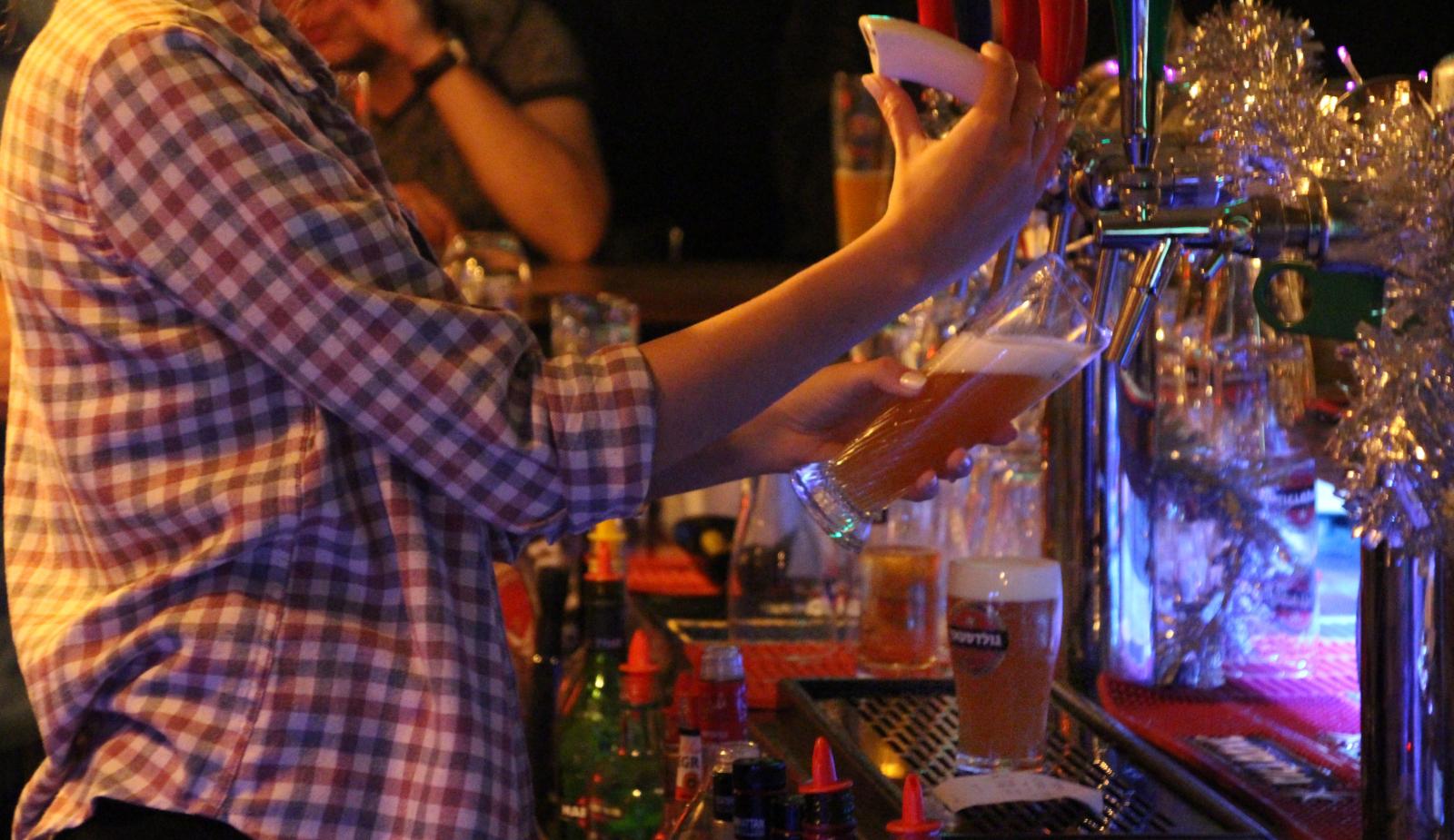 שתו בירה ותרגעו (צילום: ארקדי ארונוב)