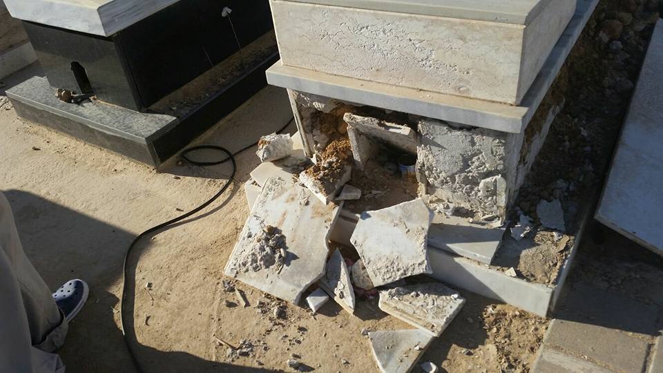 המצבה המנתצת (צילום: דבי לוין)