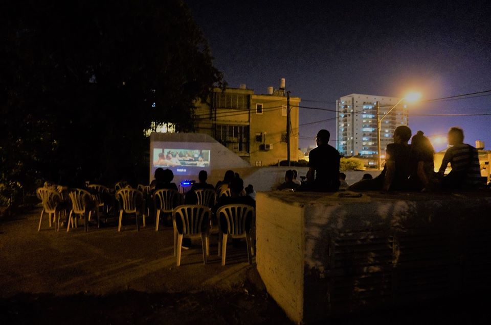 הקרנת סרט במולתקא (צילום: עמוד הפייסבוק של הפורום לדו קיום)