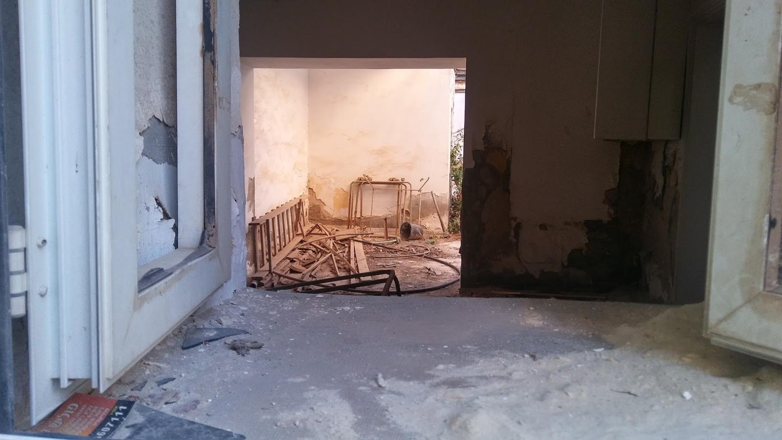 נדל''ן נטוש בבאר שבע. מטרד של ממש (צילום: דני בלר)