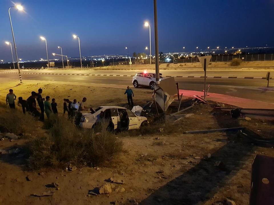 התאונה בצומת נבטים, ביום חמישי (צילום: עומר סבייח)