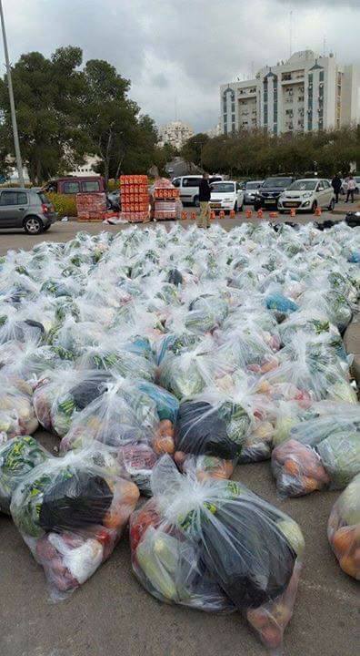 אלפי מנות אוכל חולקו ערב החג למשפחות הנזקקות הרבות בבאר שבע (צילום: אורלי כרמל)