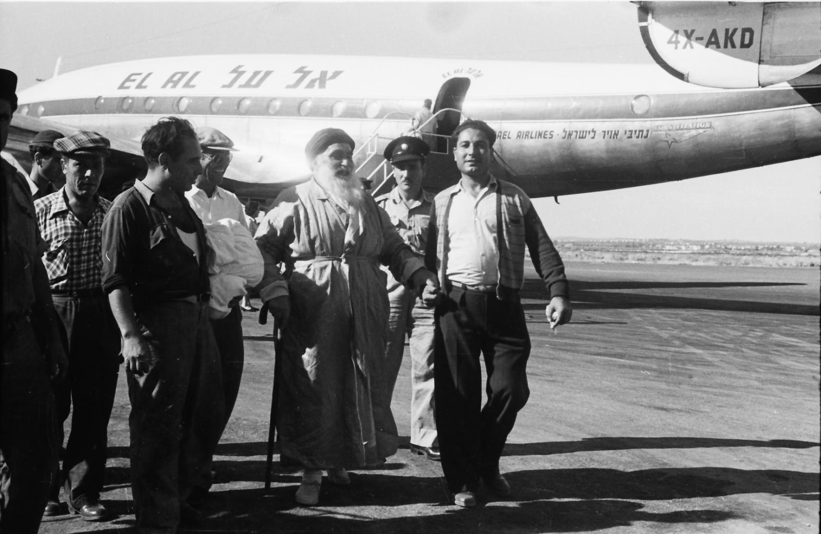 הרב חורי בעת הגיעו לארץ (צילום: מיכאל מרצ'ל אלמגור / נחלת הכלל)