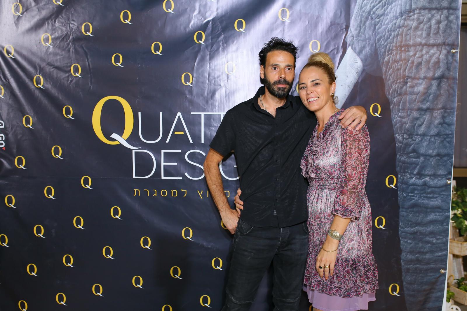 יורם ורויטל לסרי שברקע הפיל המפורסם של ''קוואטרו דיזיין''