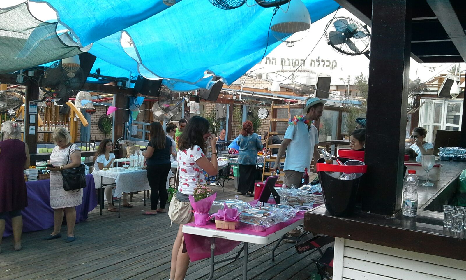 מועדון הברקה מארח, למען מטרה נעלה: המתנדבים של סל''ק, ברגעים אלה (צילום: מישל זריהן)