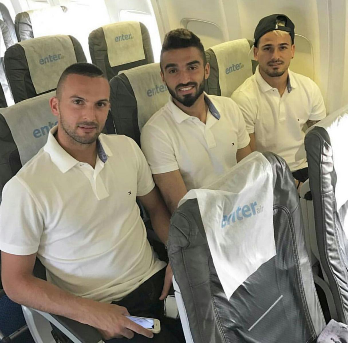 שהר, בוזגלו ואוחנה בדרכם לאלבניה (צילום מסך)